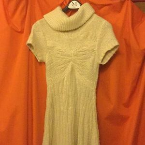 👗BCBG max azaria white short sleeve sweater dress